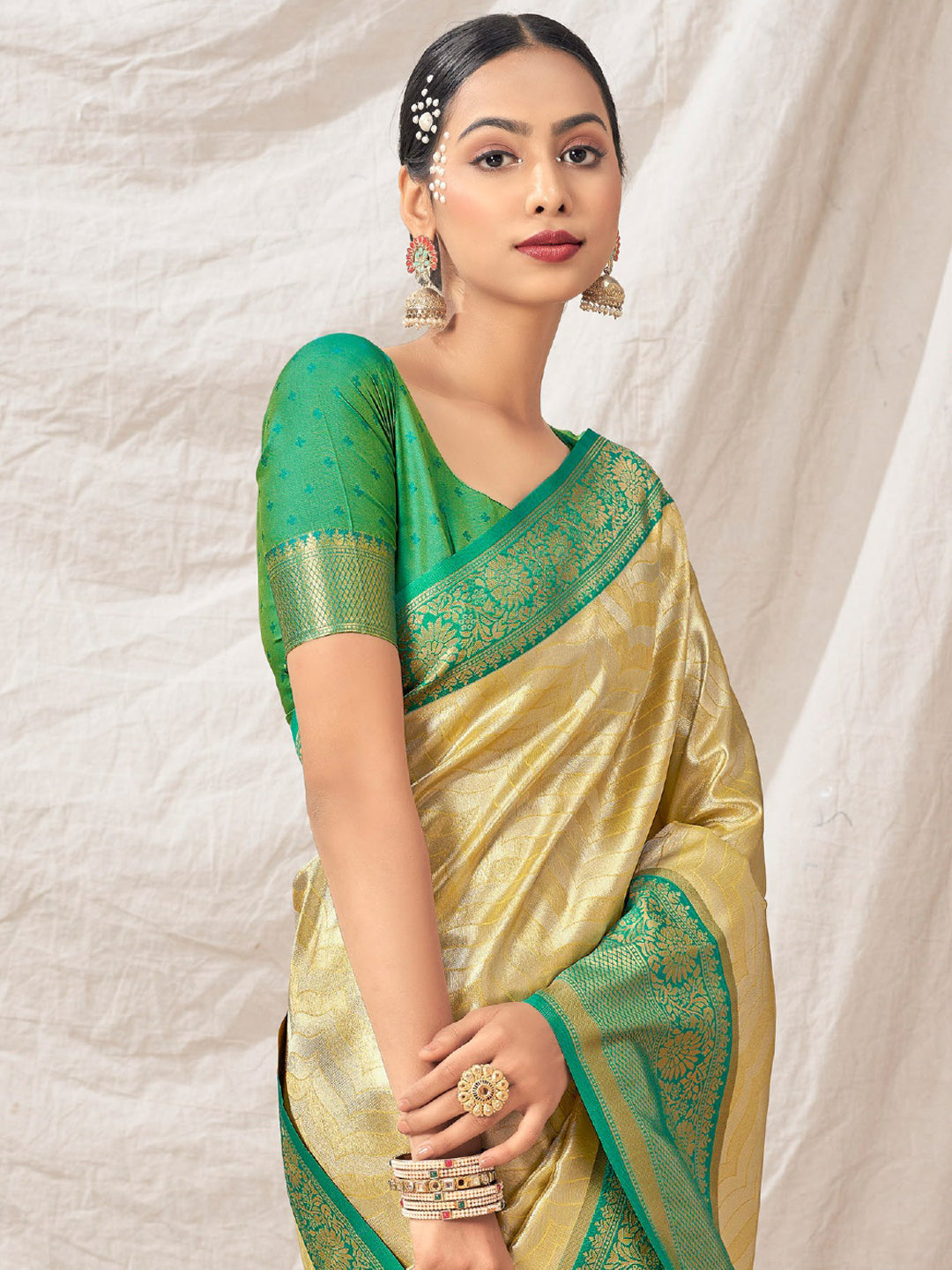 Weaving Pure Kanjivaram Soft Silk Rich Pallu Traditional Saree In Gold Color-81098