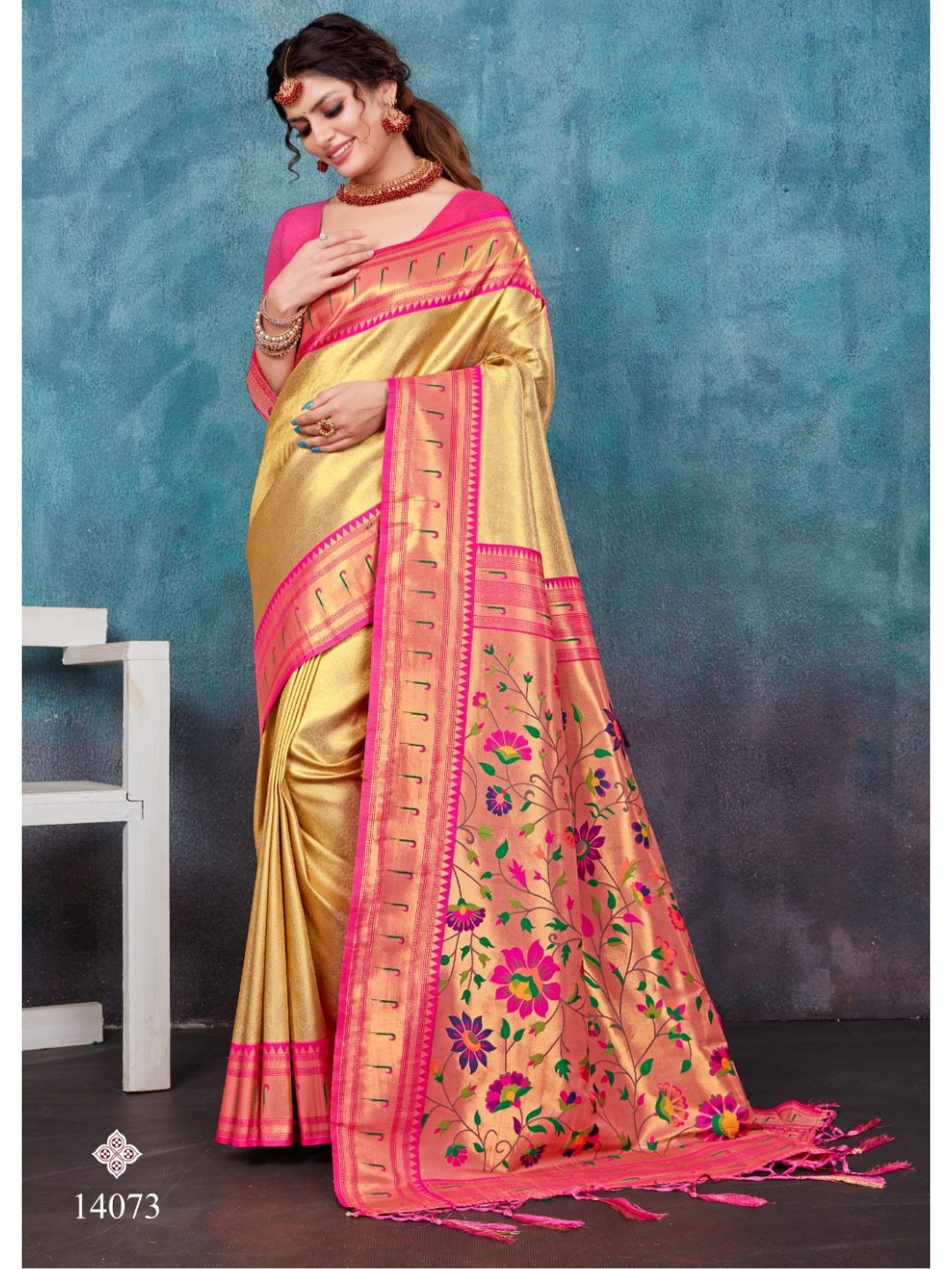 Weaving Paithani Silk Saree In Gold Color-81051