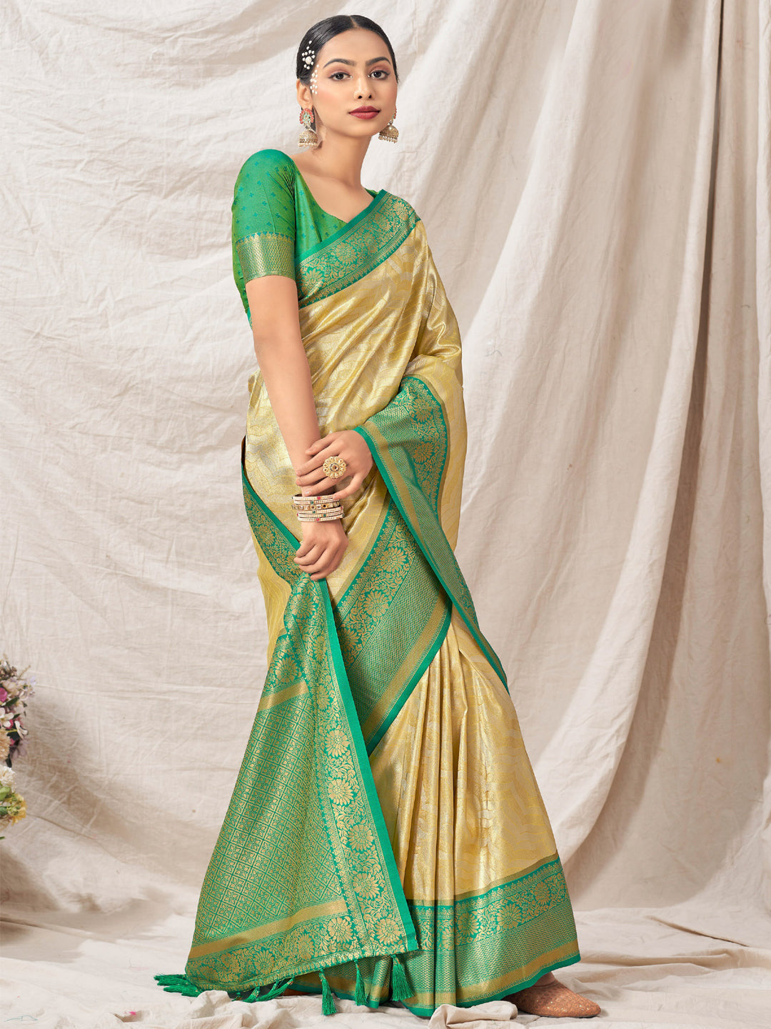 Weaving Pure Kanjivaram Soft Silk Rich Pallu Traditional Saree In Gold Color-81098